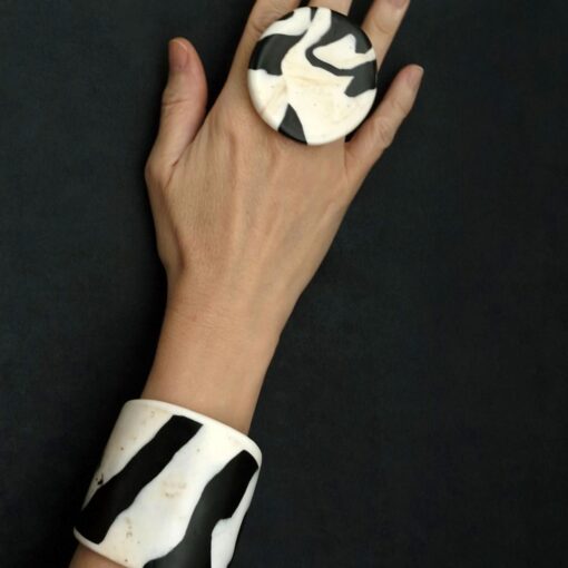 Black & Vegan Ivory Flat Cuff Size M - Image 3