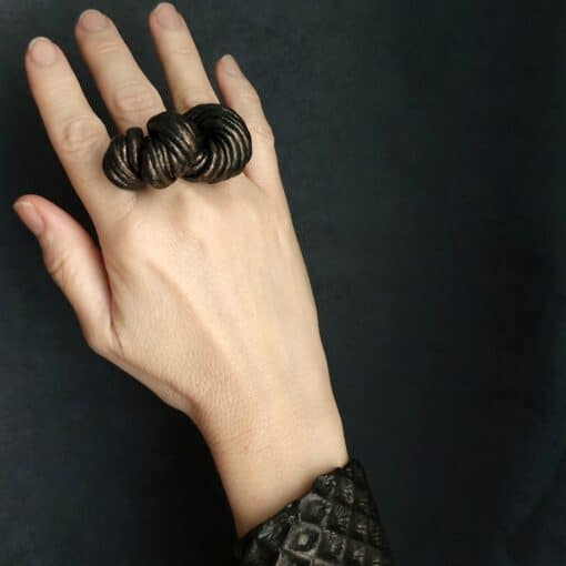 Black with Gold Sheen Sculptured Ring Size 7 - Image 3