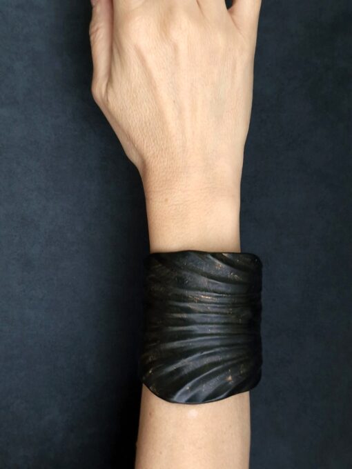 Dark Baroque Cuff Size M