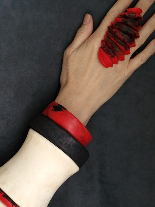 Red & Black Sculptured Ring Size 9.5 - Image 5