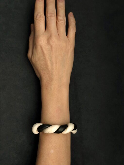 Vegan Ivory & Black Twisted Cuff Size M - Image 2