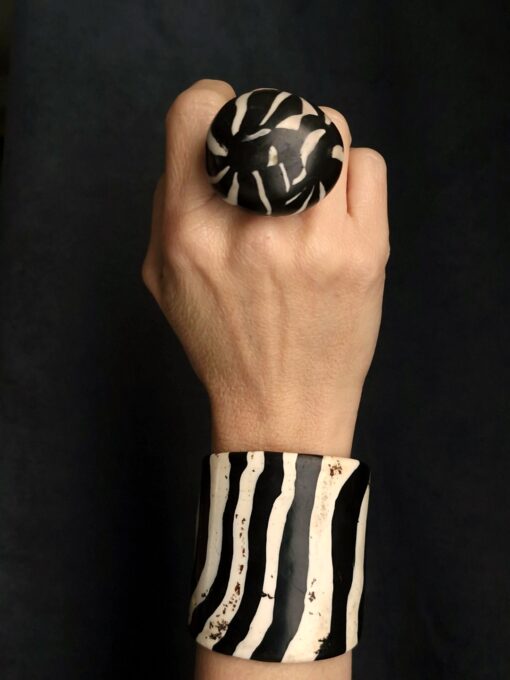 Vegan Ivory & Black Flat Cuff - Size M - Image 3