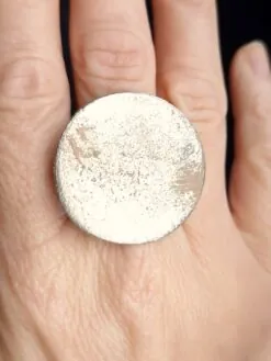 White Bronze Plated Alloy Ring - Size 7.5
