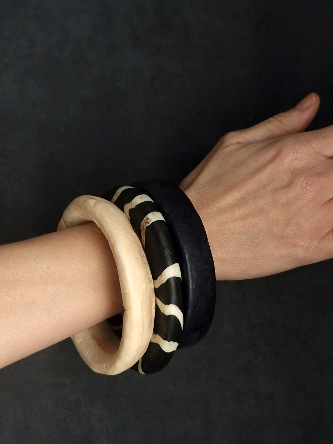 Vegan Ivory & Black Bangle Set (Set of 5) - Size L - Image 4