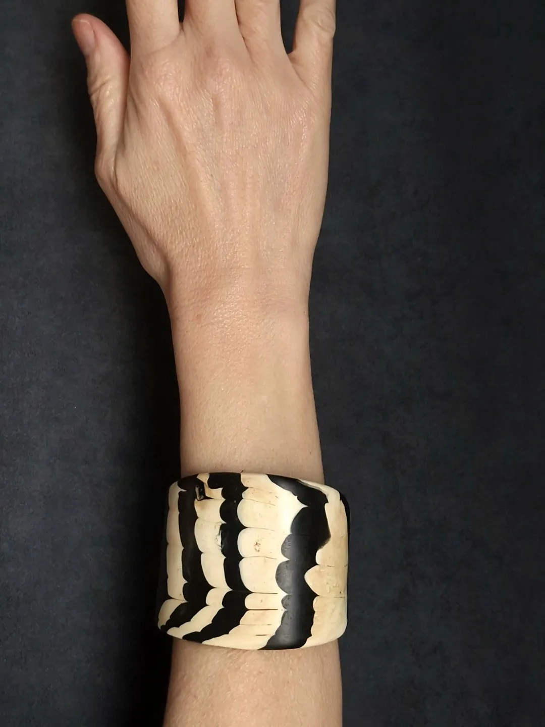 Vegan Ivory & Black Flat Cuff - Size M - Image 2