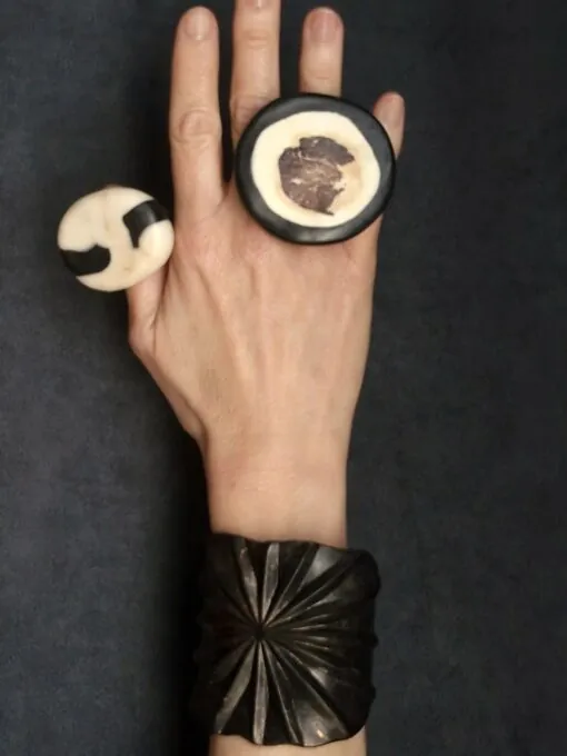 Vegan Ivory & Black Ring - Size 7.5 - Image 5