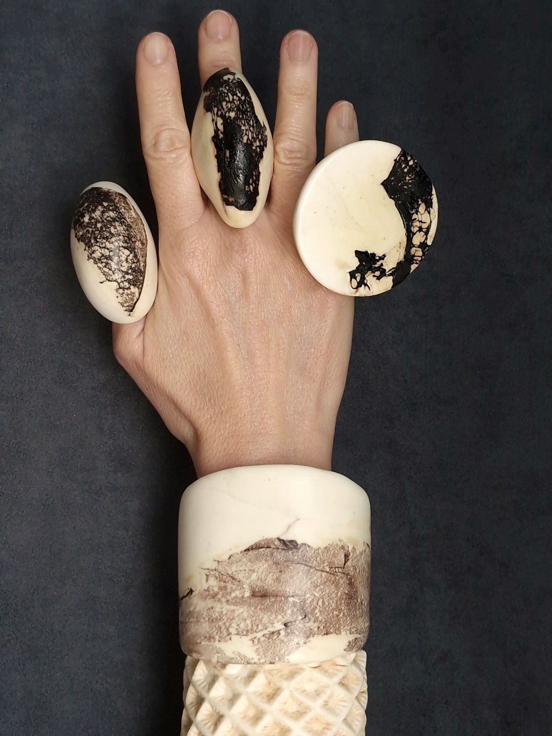 Vegan Ivory & Black Ring - Size 7 - Image 4