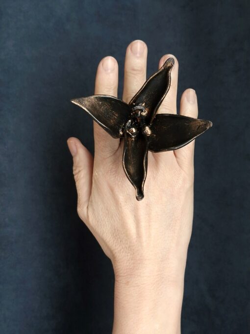 Black with Gold Sheen Flower Ring Size 8.5 - Image 2