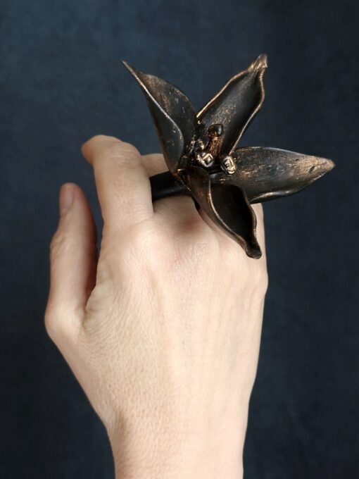 Black with Gold Sheen Flower Ring Size 8.5