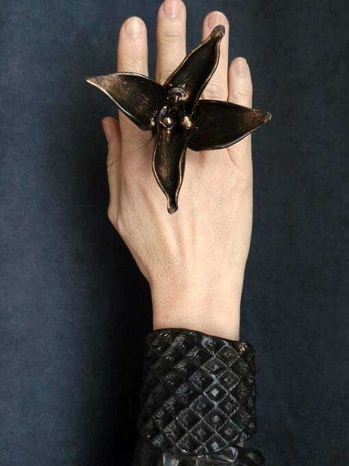 Black with Gold Sheen Flower Ring Size 8.5 - Image 5