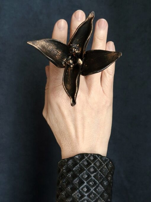 Black with Gold Sheen Flower Ring Size 8.5 - Image 6