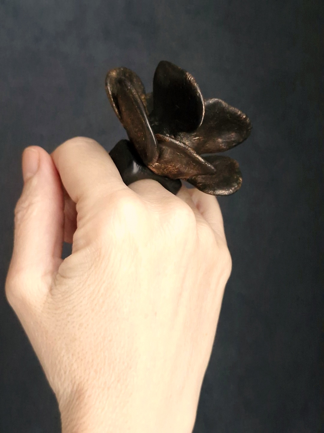Black with Gold Sheen Flower Ring - Size 7.5 - Image 4