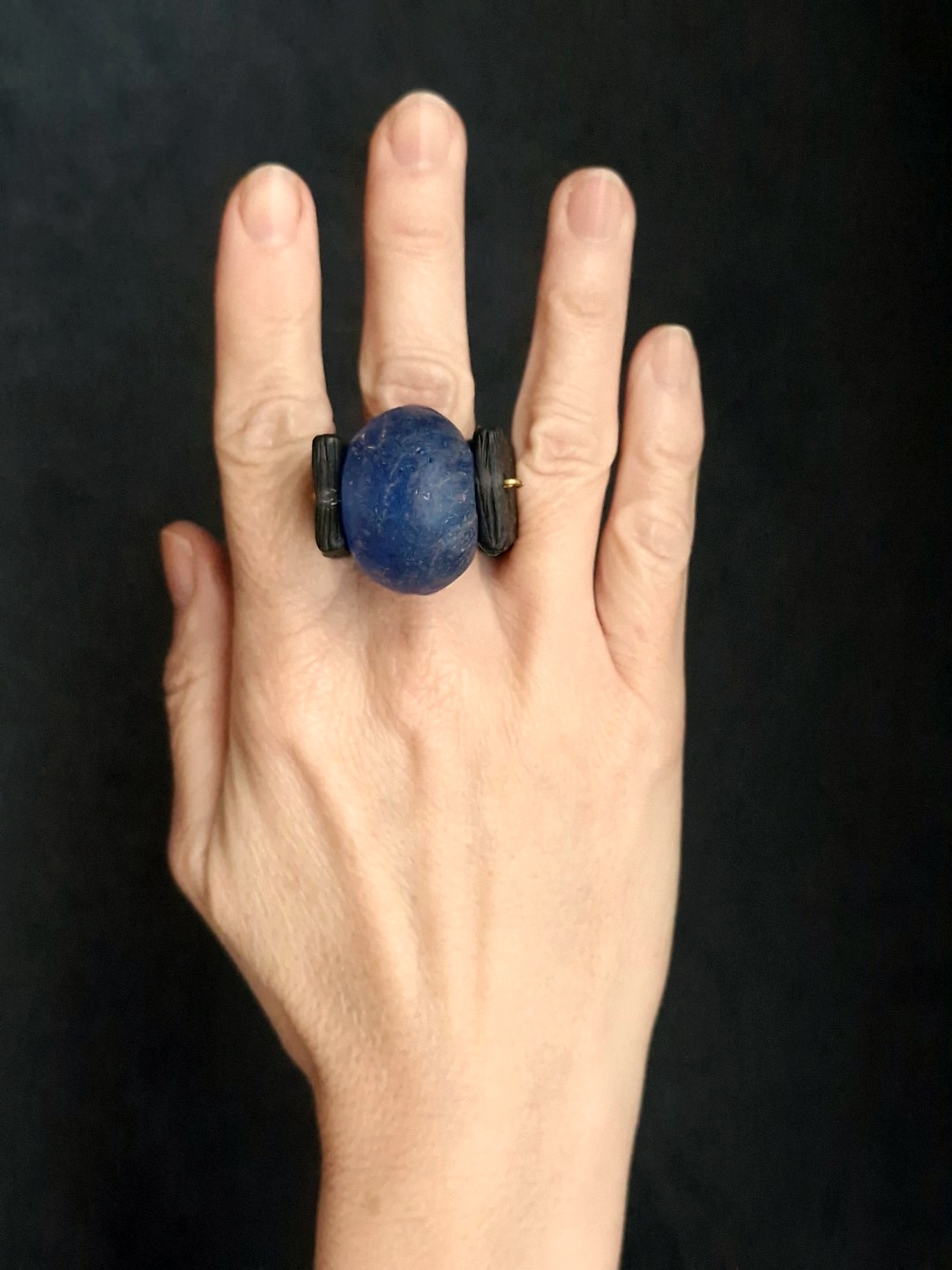 Dark Blue Glass Bead & Black Spin Ring - Size 8 - Image 2