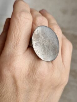 White Bronze Plated Alloy Ring - Size 7.5